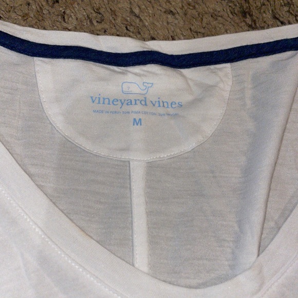 Vineyard Vines 🐳 Super soft casual white tee or cover up - Picture 2 of 2